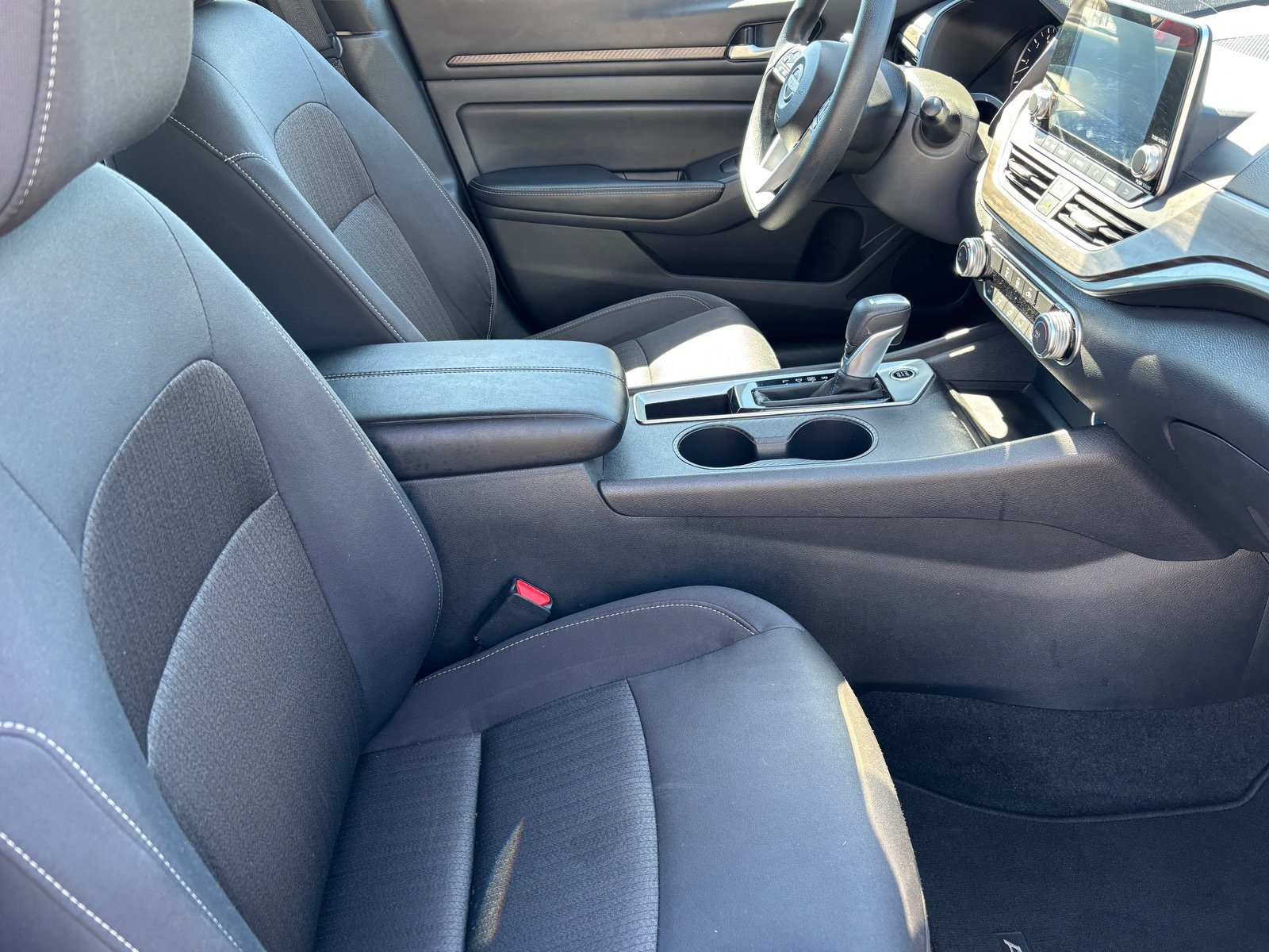 Used 2025 Nissan Altima 2.5 SV FWD image 30