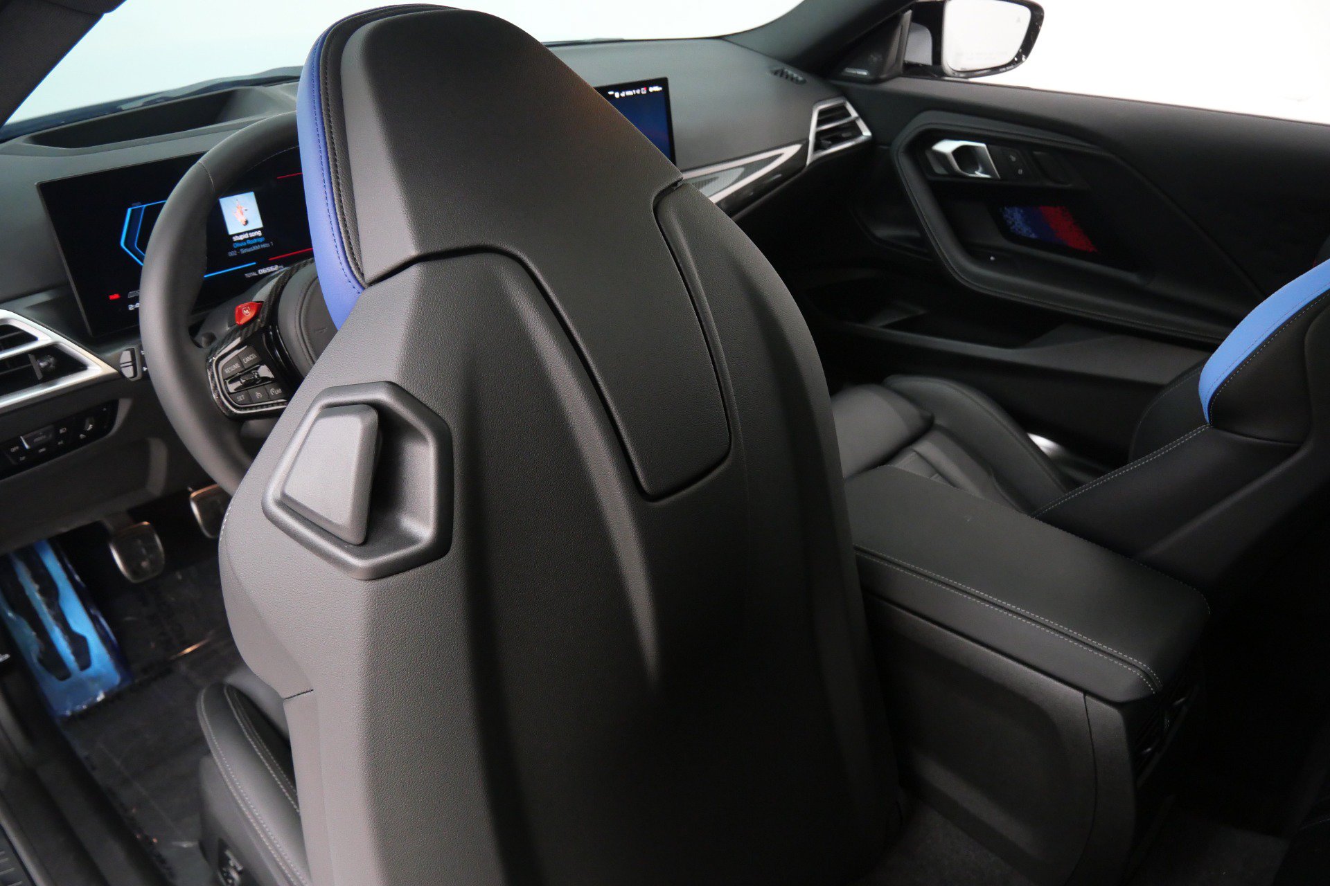 Used 2026 BMW M2 w/ Lighting Package RWD image 35
