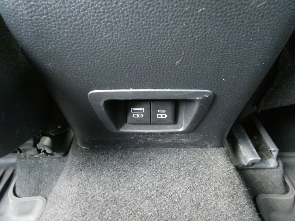 Used 2022 Toyota Corolla Cross LE AWD/4WD image 19