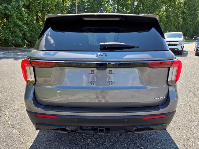 Used 2025 Ford Explorer ST-Line w/ ST-Line Street Pack AWD/4WD image 7