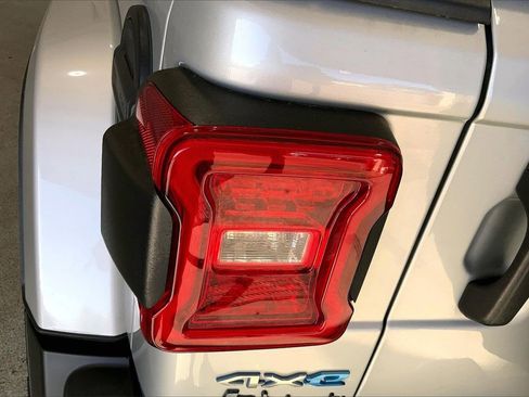 Used 2022 Jeep Wrangler Unlimited Sahara image 13