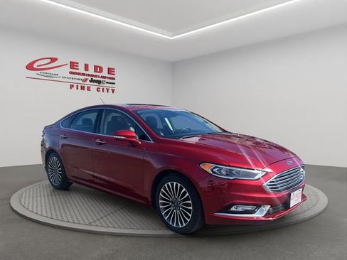 Used 2017 Ford Fusion SE w/ Fusion SE Technology Package image 9