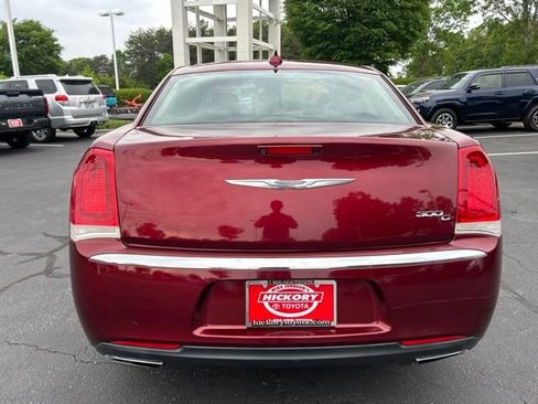 Used 2016 Chrysler 300 C RWD image 8