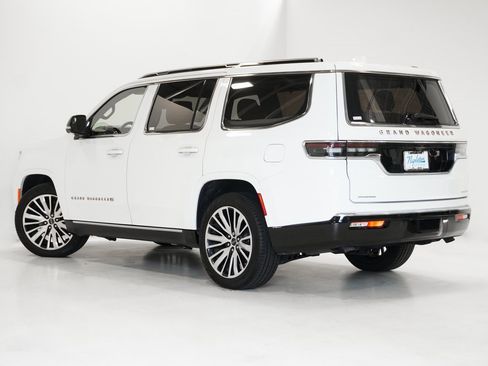 Used 2023 Jeep Grand Wagoneer Series III image 5