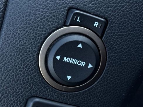 Used 2013 Hyundai Genesis 3.8 RWD image 33