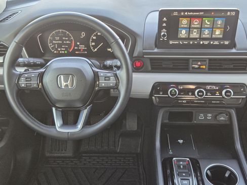 Certified 2025 Honda Pilot Touring image 23