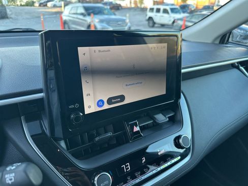 Used 2025 Toyota Corolla Cross LE image 21