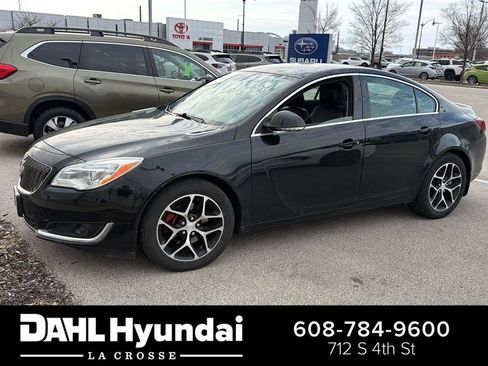 Used 2017 Buick Regal Sport Touring image 1