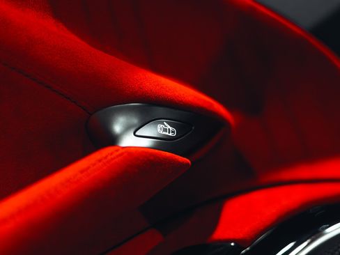 Used 2022 Ferrari Roma RWD image 94