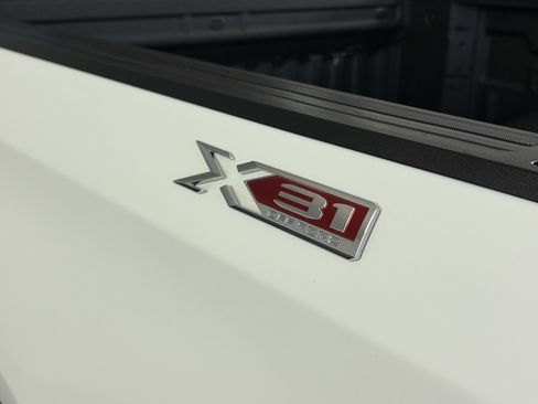 Used 2024 GMC Sierra 1500 SLT w/ SLT Premium Plus Package AWD/4WD image 17