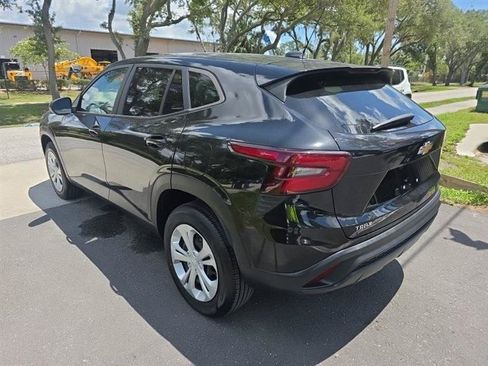Used 2025 Chevrolet Trax LS FWD image 6