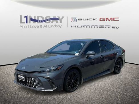 Used 2025 Toyota Camry SE FWD image 6