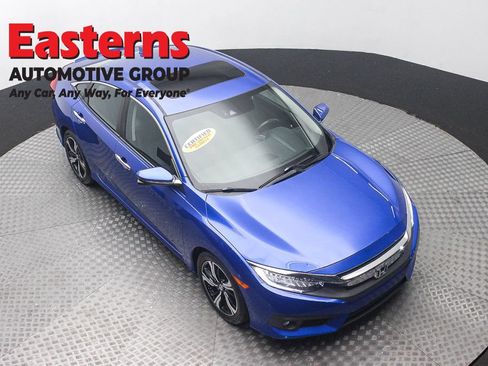 Used 2017 Honda Civic Touring image 3