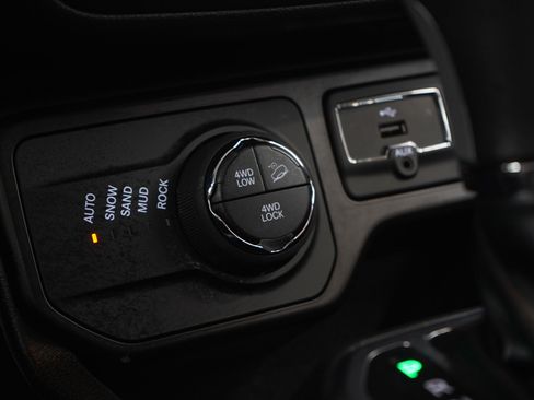 Used 2023 Jeep Renegade Trailhawk w/ Trailhawk Elite Group image 19