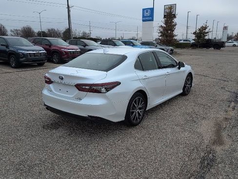 Used 2022 Toyota Camry XLE image 17