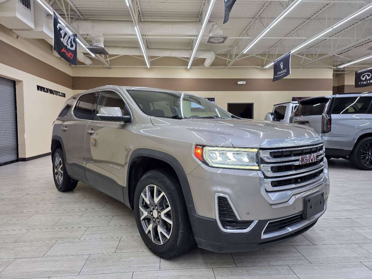 Used 2022 GMC Acadia SLE FWD image 4