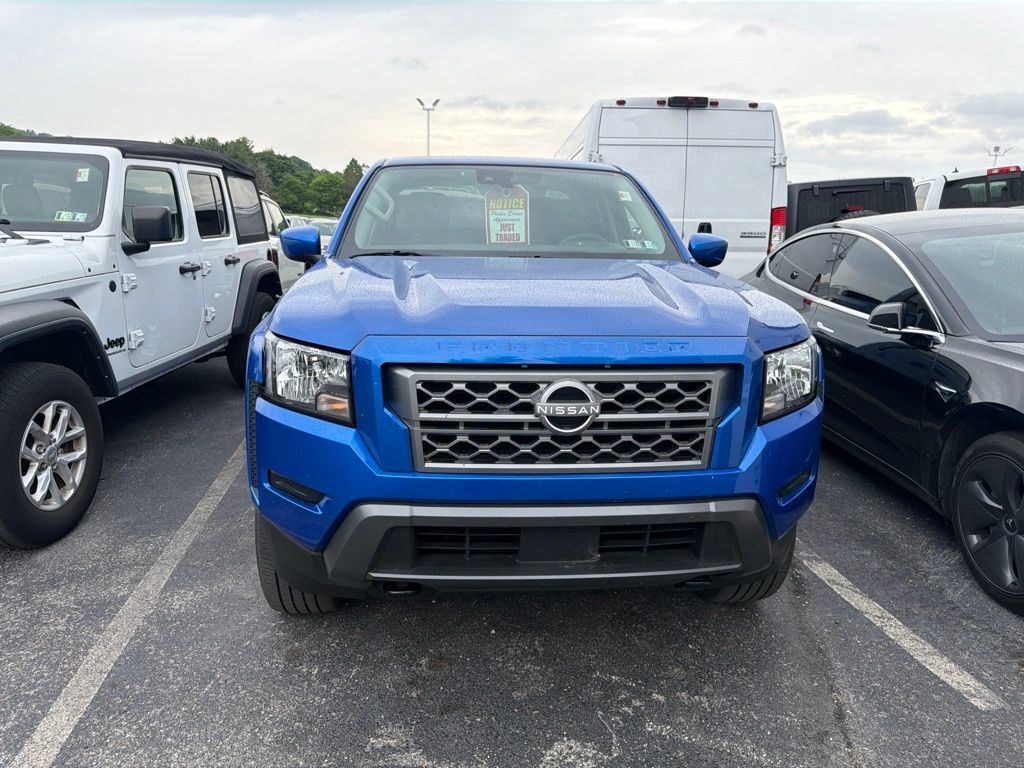 Used 2024 Nissan Frontier SV AWD/4WD image 2