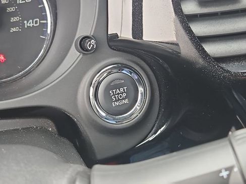 Used 2020 Mitsubishi Outlander SE image 28