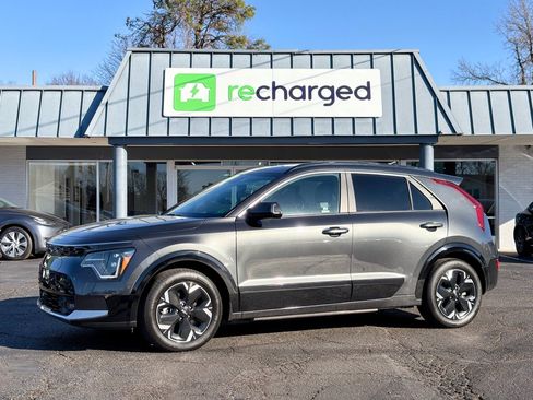 Used 2024 Kia Niro Wave w/ Wave Preserve Package image 1