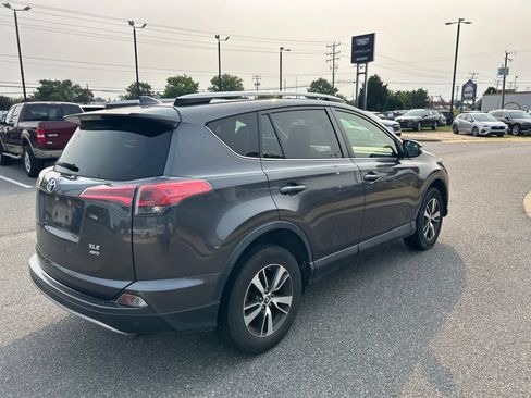 Used 2018 Toyota RAV4 XLE AWD/4WD image 3