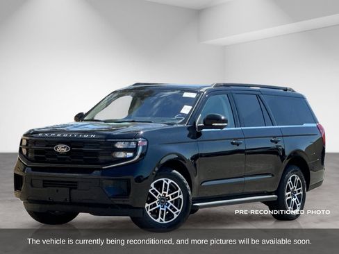 Used 2025 Ford Expedition Max Active AWD/4WD image 2