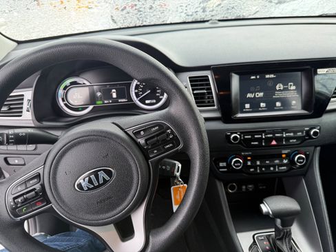 Used 2018 Kia Niro FE image 5