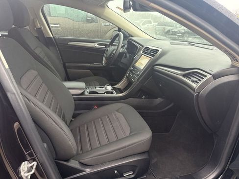 Certified 2019 Ford Fusion SE image 4