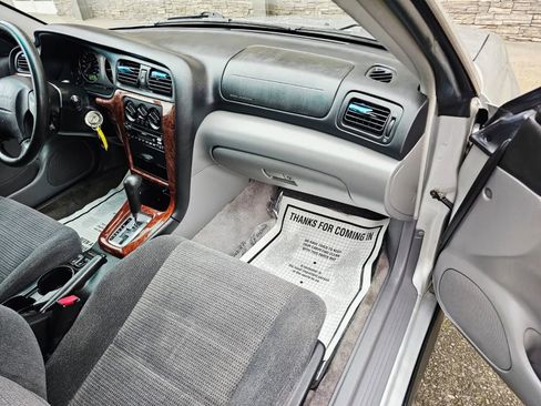 Used 2004 Subaru Outback Wagon AWD/4WD image 11