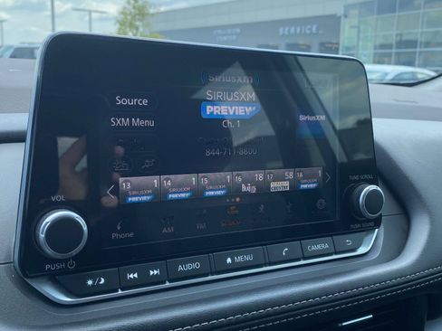 Used 2023 Nissan Rogue SV FWD image 24