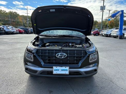 Used 2025 Hyundai Venue SE image 9