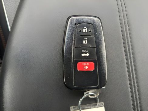 Used 2021 Toyota Avalon XSE image 33