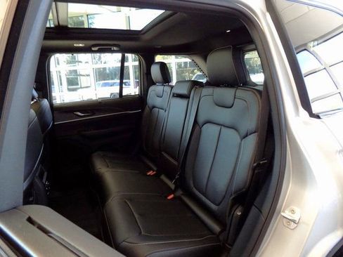 New 2025 Jeep Grand Cherokee Limited w/ Luxury Tech Group II RWD image 33