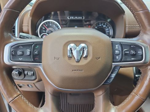 Used 2019 RAM 1500 Laramie AWD/4WD image 23
