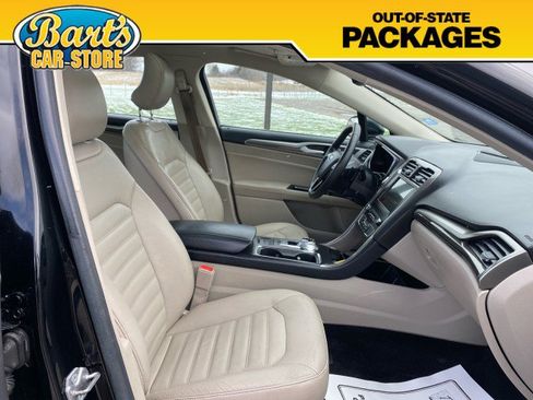 Used 2017 Ford Fusion SE w/ Fusion SE Technology Package image 14
