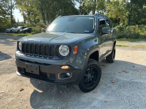 Used 2017 Jeep Renegade Latitude AWD/4WD image 2