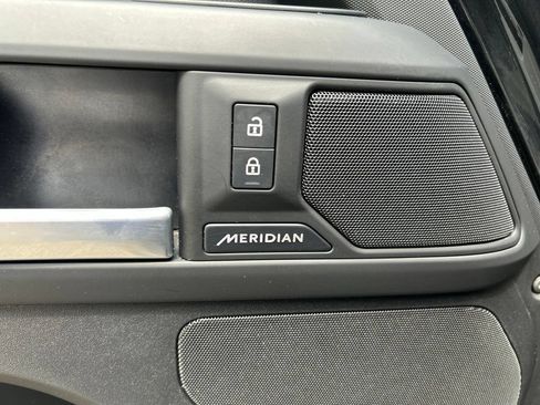 Used 2025 Land Rover Defender 110 S AWD/4WD image 39