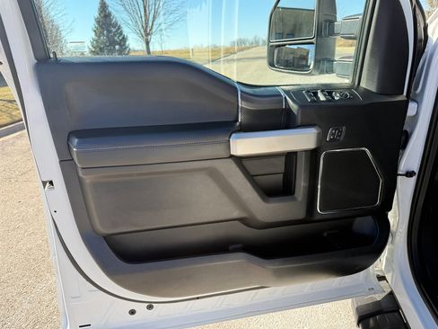 Used 2018 Ford F150 Lariat image 37