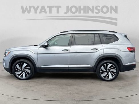Used 2025 Volkswagen Atlas SE AWD/4WD image 2