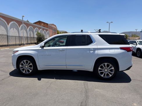 Used 2019 Chevrolet Traverse Premier w/ Driver Confidence II Package FWD image 5