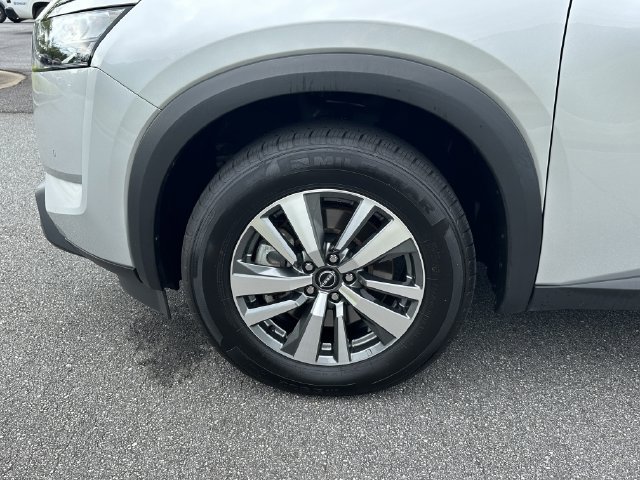 Certified 2025 Nissan Pathfinder SL FWD image 13