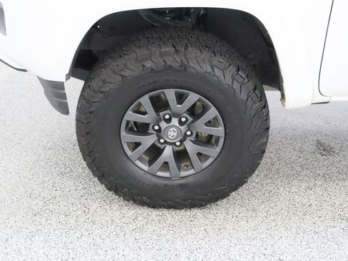 Used 2022 Toyota Tacoma SR5 w/ Technology Package RWD image 11