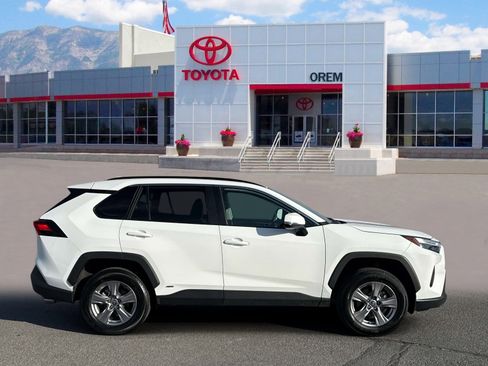 Used 2024 Toyota RAV4 LE AWD/4WD image 3