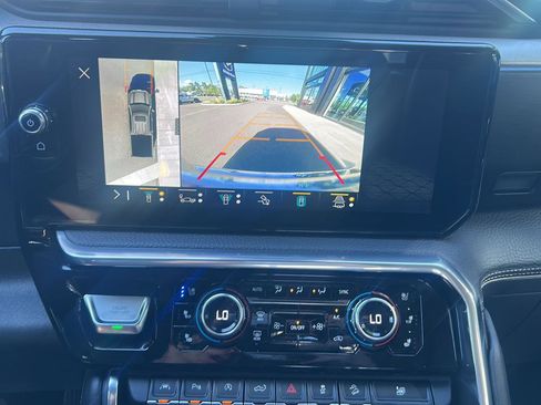 Used 2023 GMC Sierra 1500 Denali w/ Technology Package AWD/4WD image 11