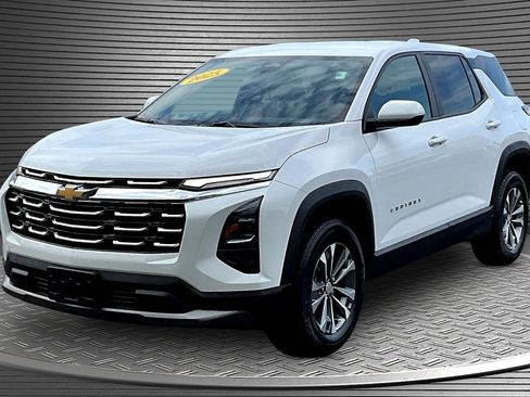 Used 2025 Chevrolet Equinox LT AWD/4WD image 3