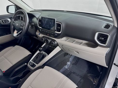 Certified 2025 Hyundai Venue SEL image 27