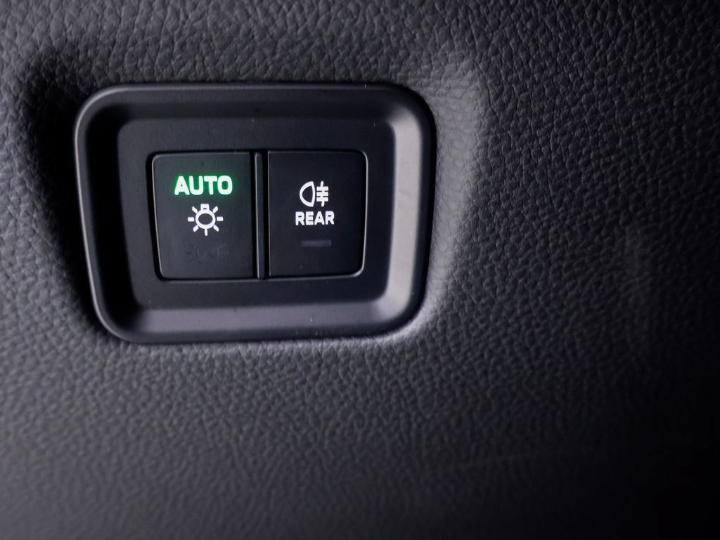 Certified 2026 Porsche Cayenne E-Hybrid AWD/4WD image 18