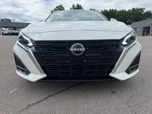 Used 2024 Nissan Altima 2.5 SV w/ SV Premium Package FWD image 5