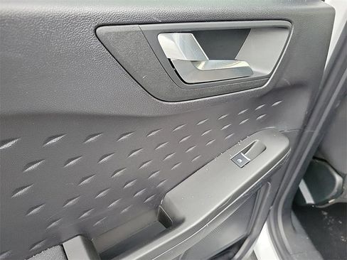 Used 2020 Ford Escape SE image 14