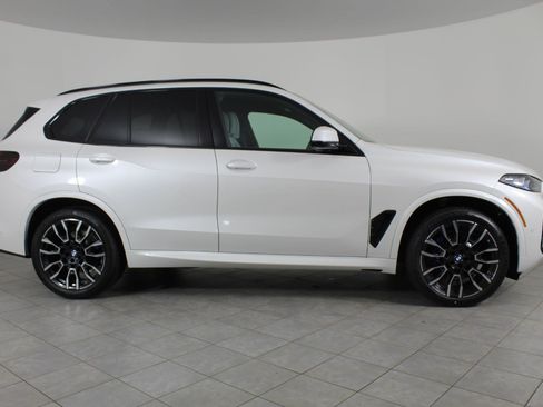 New 2026 BMW X5 xDrive40i w/ M Sport Package AWD/4WD image 8