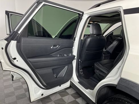 Used 2022 Nissan Pathfinder SV w/ SV Premium Package FWD image 43
